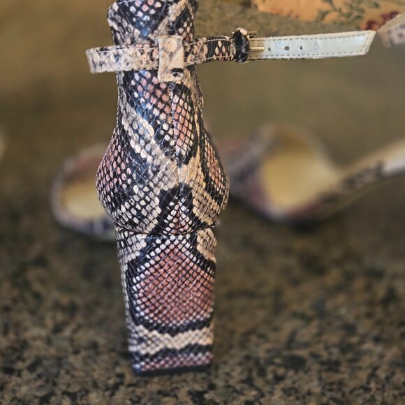 Vince Camuto Sandals Womens Snake Print Heel - Brand new. Size 8.5 / 38 1/2 - Picture 3 of 7